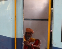 indian_railways_man_02