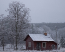 redhouse_001 En liten röd stuga i Kårtäkt, länsväg 862.