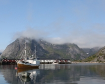lofoten_025 En fiskebåt i Hamnøy.