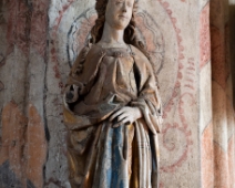 vika_008 Vika kyrka - Träskulptur av Maria Magdalena.