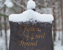 vagskylt_007 Denna finns vid Gamla Staberg mitt emellan Falun och Strand. Falun 4/4 mil Strand 4/4 mil.